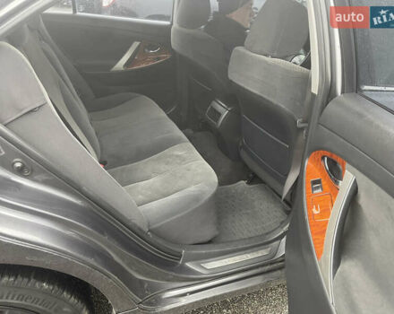 Серый Тойота Камри, объемом двигателя 2.36 л и пробегом 283 тыс. км за 8500 $, фото 5 на Automoto.ua