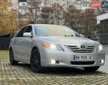 Серый Тойота Камри, объемом двигателя 2.36 л и пробегом 298 тыс. км за 6500 $, фото 1 на Automoto.ua