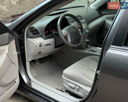 Сірий Тойота Камрі, об'ємом двигуна 2.4 л та пробігом 372 тис. км за 8200 $, фото 5 на Automoto.ua