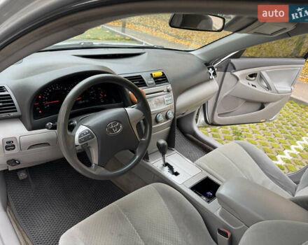 Серый Тойота Камри, объемом двигателя 2.36 л и пробегом 298 тыс. км за 6500 $, фото 17 на Automoto.ua