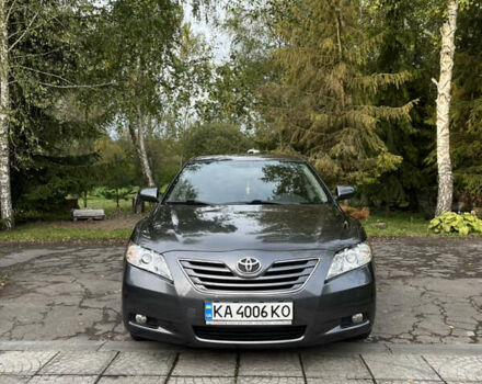 Серый Тойота Камри, объемом двигателя 2.4 л и пробегом 220 тыс. км за 8700 $, фото 36 на Automoto.ua