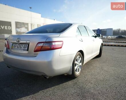 Серый Тойота Камри, объемом двигателя 3.46 л и пробегом 428 тыс. км за 10000 $, фото 6 на Automoto.ua