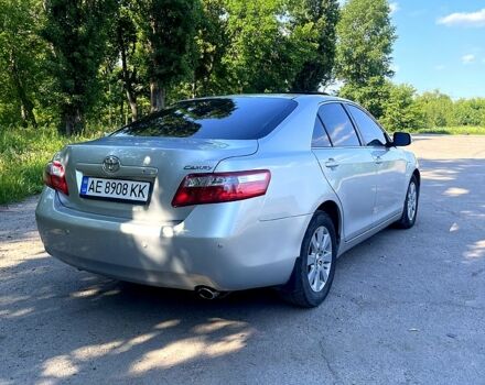 Серый Тойота Камри, объемом двигателя 2.4 л и пробегом 275 тыс. км за 9500 $, фото 2 на Automoto.ua