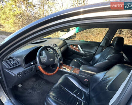 Серый Тойота Камри, объемом двигателя 3.46 л и пробегом 262 тыс. км за 9300 $, фото 17 на Automoto.ua