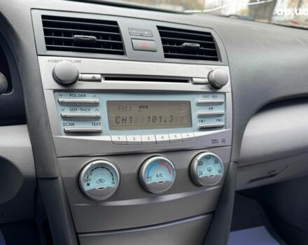 Серый Тойота Камри, объемом двигателя 2.4 л и пробегом 225 тыс. км за 7490 $, фото 23 на Automoto.ua