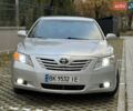 Серый Тойота Камри, объемом двигателя 2.36 л и пробегом 298 тыс. км за 6500 $, фото 2 на Automoto.ua