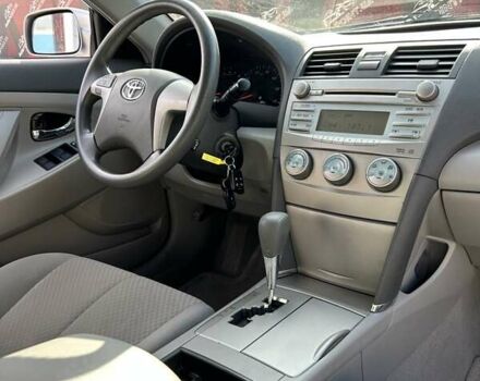 Серый Тойота Камри, объемом двигателя 2.36 л и пробегом 192 тыс. км за 7850 $, фото 24 на Automoto.ua