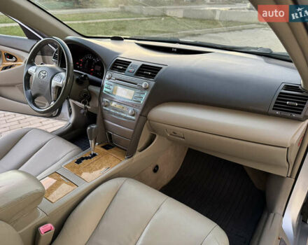 Серый Тойота Камри, объемом двигателя 2.36 л и пробегом 221 тыс. км за 7999 $, фото 38 на Automoto.ua