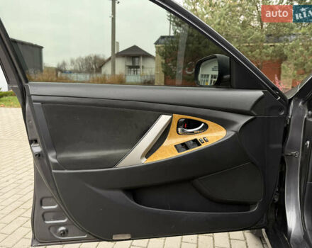 Серый Тойота Камри, объемом двигателя 2.4 л и пробегом 262 тыс. км за 6999 $, фото 9 на Automoto.ua