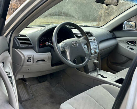 Сірий Тойота Камрі, об'ємом двигуна 2.4 л та пробігом 191 тис. км за 8300 $, фото 19 на Automoto.ua