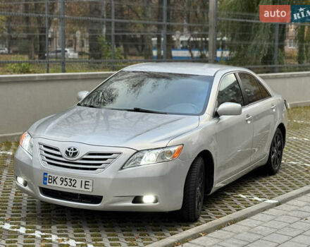 Серый Тойота Камри, объемом двигателя 2.36 л и пробегом 298 тыс. км за 6500 $, фото 3 на Automoto.ua