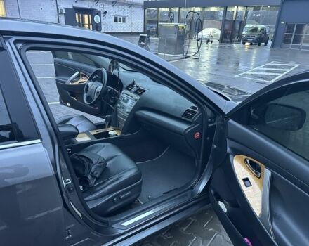 Серый Тойота Камри, объемом двигателя 2.4 л и пробегом 232 тыс. км за 8600 $, фото 5 на Automoto.ua