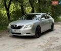 Сірий Тойота Камрі, об'ємом двигуна 2.4 л та пробігом 308 тис. км за 7799 $, фото 5 на Automoto.ua
