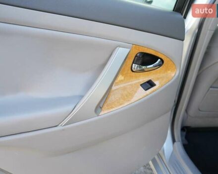 Серый Тойота Камри, объемом двигателя 3.46 л и пробегом 428 тыс. км за 10000 $, фото 16 на Automoto.ua