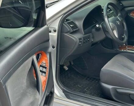 Серый Тойота Камри, объемом двигателя 2.4 л и пробегом 138 тыс. км за 11500 $, фото 15 на Automoto.ua