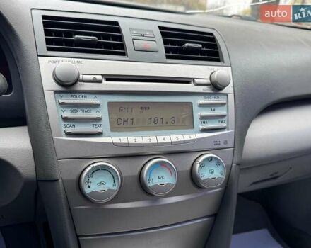 Серый Тойота Камри, объемом двигателя 2.4 л и пробегом 225 тыс. км за 7490 $, фото 23 на Automoto.ua