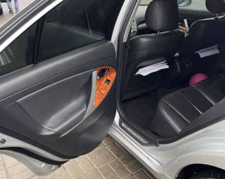 Серый Тойота Камри, объемом двигателя 2.4 л и пробегом 314 тыс. км за 6800 $, фото 12 на Automoto.ua