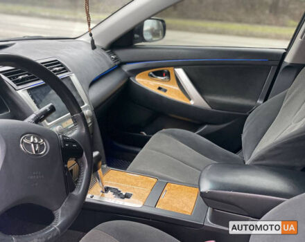 Серый Тойота Камри, объемом двигателя 2.4 л и пробегом 315 тыс. км за 8300 $, фото 10 на Automoto.ua