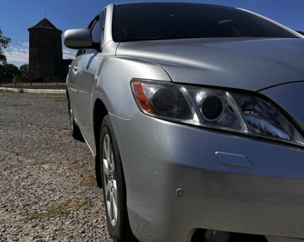 Серый Тойота Камри, объемом двигателя 2.4 л и пробегом 281 тыс. км за 10000 $, фото 2 на Automoto.ua