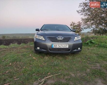 Серый Тойота Камри, объемом двигателя 3.5 л и пробегом 287 тыс. км за 9500 $, фото 1 на Automoto.ua