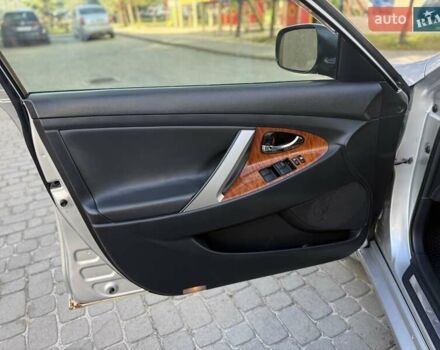 Серый Тойота Камри, объемом двигателя 3.46 л и пробегом 320 тыс. км за 7200 $, фото 16 на Automoto.ua