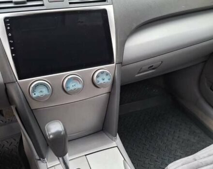 Серый Тойота Камри, объемом двигателя 2.4 л и пробегом 215 тыс. км за 6900 $, фото 7 на Automoto.ua