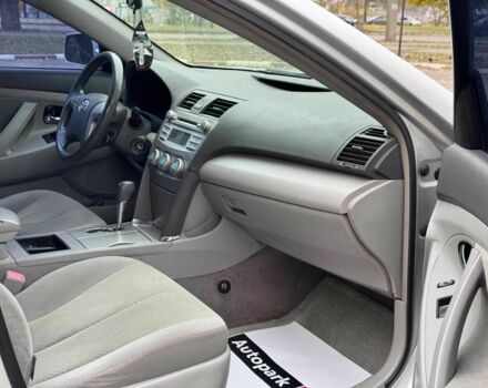 Серый Тойота Камри, объемом двигателя 2.4 л и пробегом 225 тыс. км за 7490 $, фото 13 на Automoto.ua