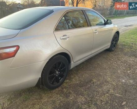 Сірий Тойота Камрі, об'ємом двигуна 3.5 л та пробігом 252 тис. км за 8800 $, фото 3 на Automoto.ua