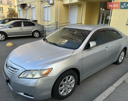 Сірий Тойота Камрі, об'ємом двигуна 2.4 л та пробігом 582 тис. км за 7300 $, фото 2 на Automoto.ua