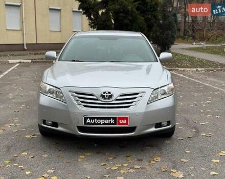 Серый Тойота Камри, объемом двигателя 2.4 л и пробегом 225 тыс. км за 7490 $, фото 1 на Automoto.ua