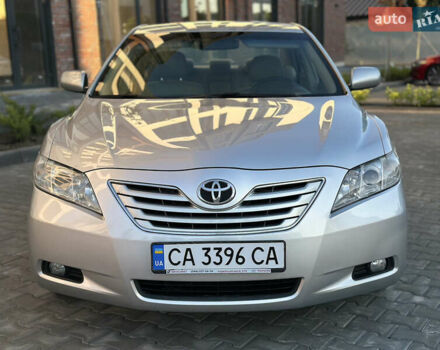 Серый Тойота Камри, объемом двигателя 2.4 л и пробегом 177 тыс. км за 8700 $, фото 3 на Automoto.ua
