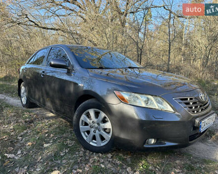 Серый Тойота Камри, объемом двигателя 3.46 л и пробегом 262 тыс. км за 9300 $, фото 1 на Automoto.ua