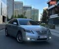 Серый Тойота Камри, объемом двигателя 2.4 л и пробегом 240 тыс. км за 7999 $, фото 1 на Automoto.ua