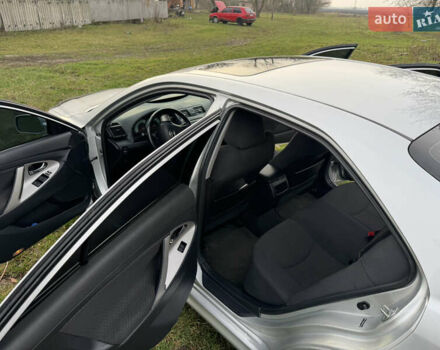 Сірий Тойота Камрі, об'ємом двигуна 2.36 л та пробігом 350 тис. км за 7800 $, фото 9 на Automoto.ua