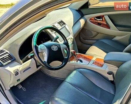 Сірий Тойота Камрі, об'ємом двигуна 3.5 л та пробігом 303 тис. км за 8500 $, фото 4 на Automoto.ua