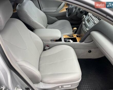 Серый Тойота Камри, объемом двигателя 3.5 л и пробегом 350 тыс. км за 8200 $, фото 7 на Automoto.ua