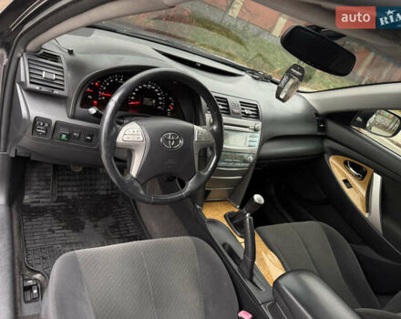 Серый Тойота Камри, объемом двигателя 2.4 л и пробегом 262 тыс. км за 6999 $, фото 13 на Automoto.ua