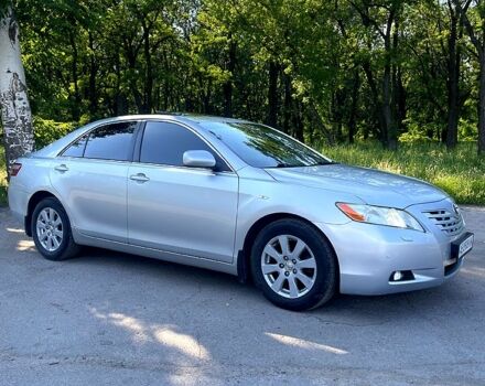 Серый Тойота Камри, объемом двигателя 2.4 л и пробегом 275 тыс. км за 9500 $, фото 4 на Automoto.ua