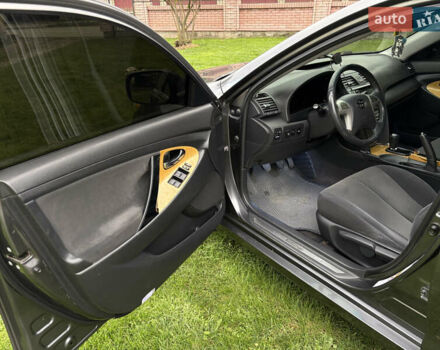 Сірий Тойота Камрі, об'ємом двигуна 2.4 л та пробігом 300 тис. км за 7700 $, фото 14 на Automoto.ua