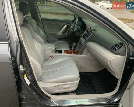 Серый Тойота Камри, объемом двигателя 3.5 л и пробегом 290 тыс. км за 9000 $, фото 25 на Automoto.ua