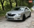 Сірий Тойота Камрі, об'ємом двигуна 2.4 л та пробігом 308 тис. км за 7799 $, фото 2 на Automoto.ua