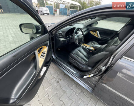 Сірий Тойота Камрі, об'ємом двигуна 2.36 л та пробігом 240 тис. км за 7700 $, фото 16 на Automoto.ua