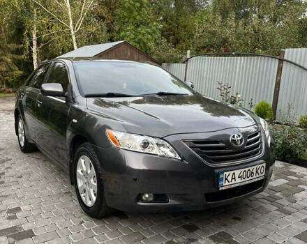 Серый Тойота Камри, объемом двигателя 2.4 л и пробегом 220 тыс. км за 8700 $, фото 2 на Automoto.ua