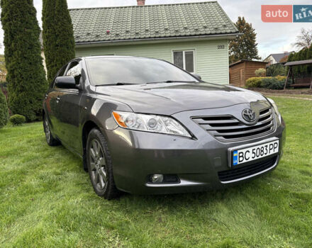 Сірий Тойота Камрі, об'ємом двигуна 2.4 л та пробігом 300 тис. км за 7700 $, фото 1 на Automoto.ua