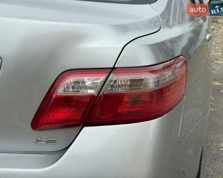 Серый Тойота Камри, объемом двигателя 2.4 л и пробегом 225 тыс. км за 7490 $, фото 9 на Automoto.ua