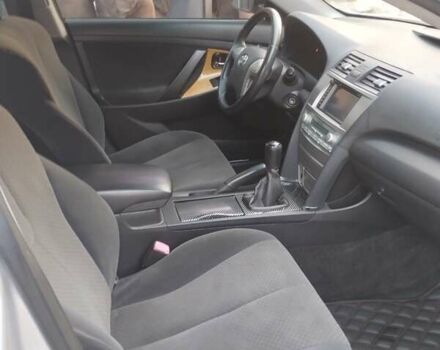 Серый Тойота Камри, объемом двигателя 2.4 л и пробегом 230 тыс. км за 8500 $, фото 18 на Automoto.ua