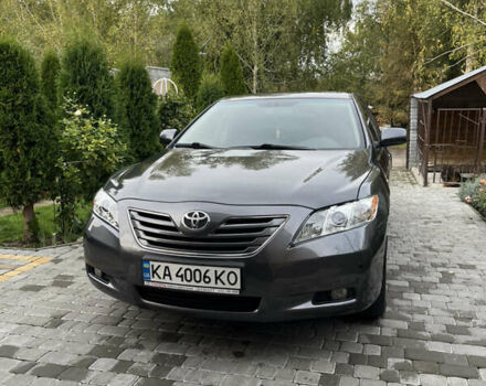 Серый Тойота Камри, объемом двигателя 2.4 л и пробегом 220 тыс. км за 8700 $, фото 1 на Automoto.ua