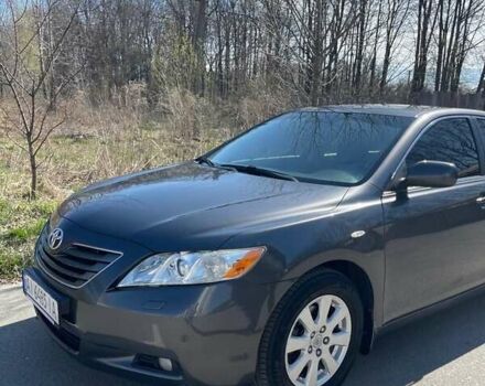 Сірий Тойота Камрі, об'ємом двигуна 2.4 л та пробігом 260 тис. км за 8700 $, фото 1 на Automoto.ua