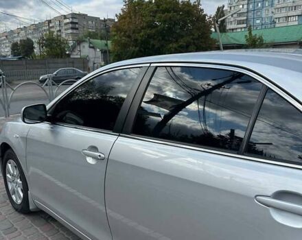 Серый Тойота Камри, объемом двигателя 2.4 л и пробегом 138 тыс. км за 11500 $, фото 1 на Automoto.ua