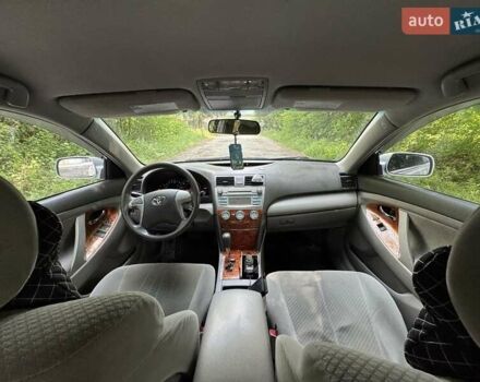 Сірий Тойота Камрі, об'ємом двигуна 2.4 л та пробігом 308 тис. км за 7799 $, фото 11 на Automoto.ua